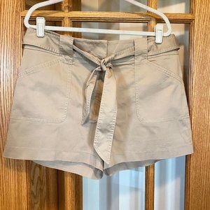 NWT $69 WHITE HOUSE BLACK MARKET 4" INSEAM CHINO SHORTS SZ 16 TAN KHAKI TIE BELT